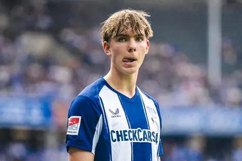 "توني كروس الجديد".. مانشستر يونايتد يستهدف ضم لاعب هيرتا برلين الصاعد